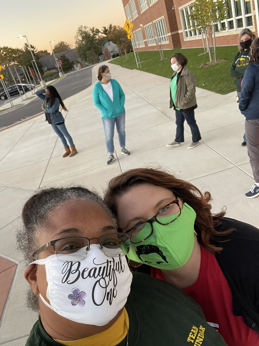 boogenites21's tweet photo. So glad @DundalkES is able to give away additional supplies for our students! And our staff was excited to meet up with them at the school to check in and say “Hello! We miss you!” 💚🦉💛 #LoveMySchoolFamily https://t.co/BQjtQmQ4gF