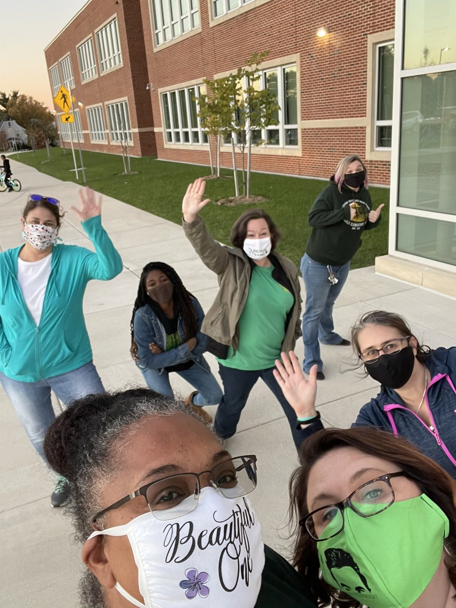 boogenites21's tweet photo. So glad @DundalkES is able to give away additional supplies for our students! And our staff was excited to meet up with them at the school to check in and say “Hello! We miss you!” 💚🦉💛 #LoveMySchoolFamily https://t.co/BQjtQmQ4gF