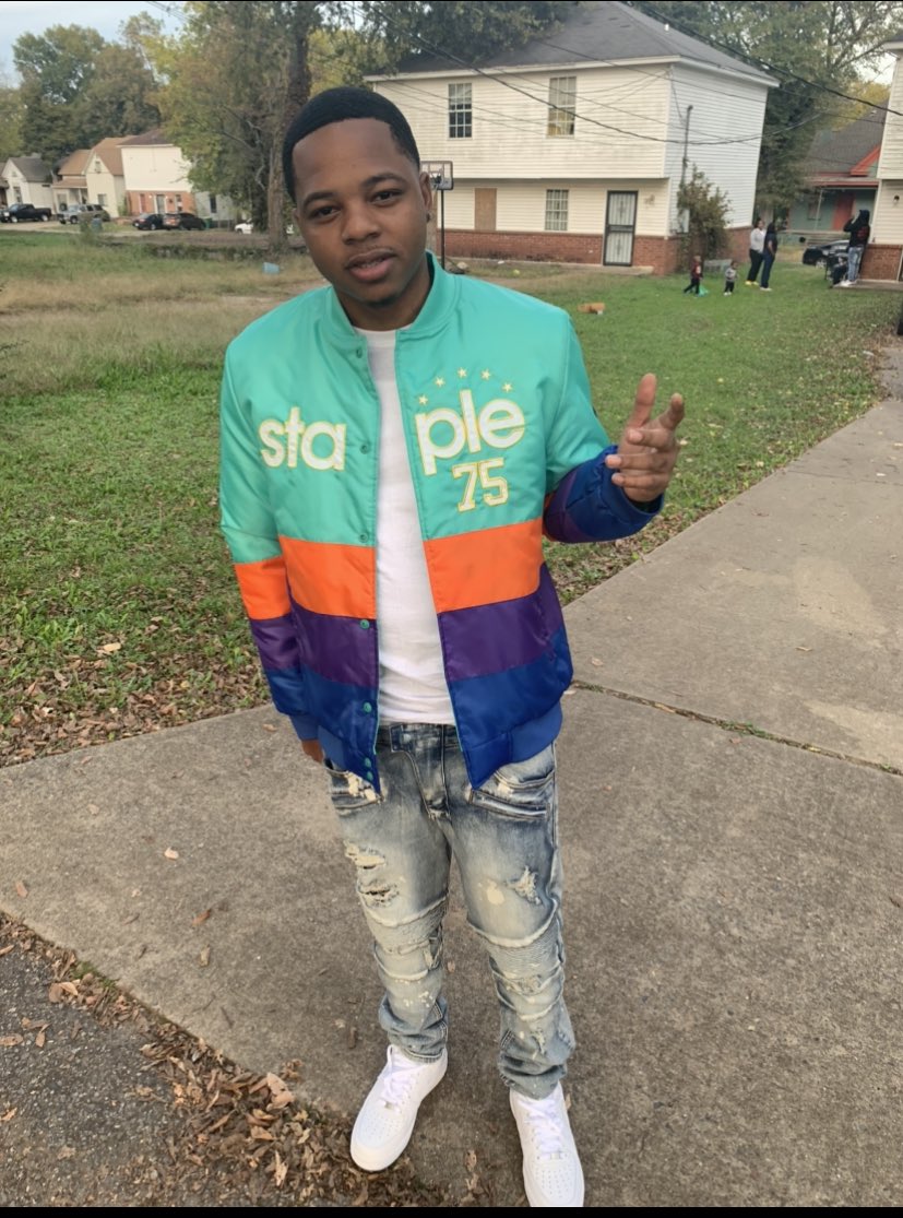 Thaone_11's tweet photo. Never catch me in feelings just white lows & designer #THAONE https://t.co/ELMawdL5wu