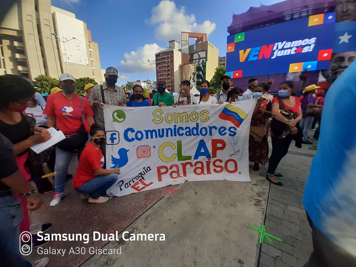 Giscardclap's tweet photo. Activos ayer los @SoyComuniCLAP @NicolasMaduro @dcabellor @psuvaristobulo @PartidoPSUV @ErikaPSUV @PartidoPSUV en la inauguración de la campaña electoral plaza diego ibarra VEN VAMOS JUNTOS 6D #SoyComunicadorClap @ActivoParaiso vamos el triunfo de la asamblea 6D https://t.co/A5MaU2Lox1