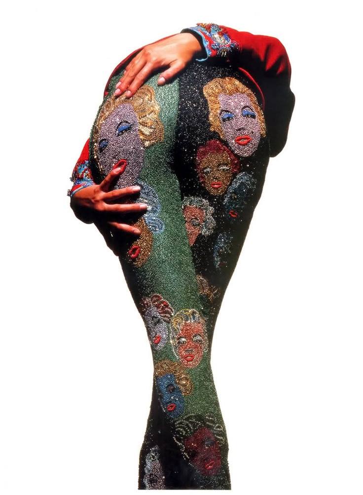 tomfishpaw's tweet photo. #ChristyTurlington in Gianni Versace Ensemble, by #Tyen, (1990) https://t.co/aBJOyVcgpv