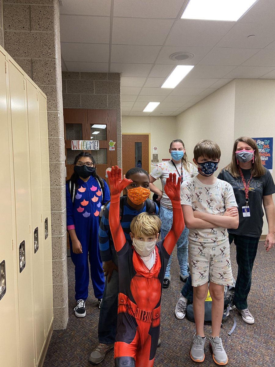 MrsMayerClay's tweet photo. My @ClayTrojans loved wearing pajamas today as part of spirit week for @CarmelEdFdn virtual Ghosts and Goblins! #GGGO https://t.co/bpdywAQ91C