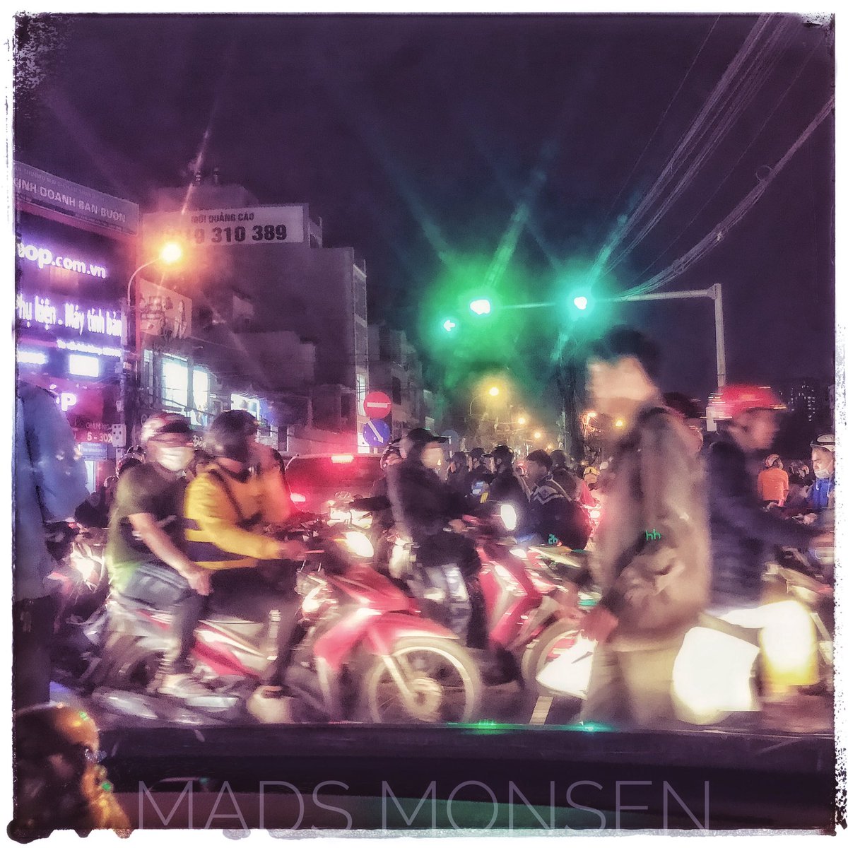 madsmonsen's tweet photo. Rush traffic in Hanoi. Even on green light, we cannot go. #rushhour #madtraffic #iphonography #vietnam https://t.co/GkUZUbTkOh
