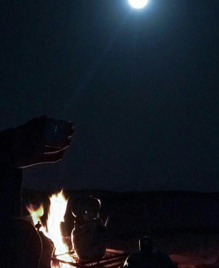 1li96's tweet photo. لِيل الشّتاء قامت تبيّن مواريه 
حيّيت ياليل السّهر والتعاليل. https://t.co/I74dsS6ZER