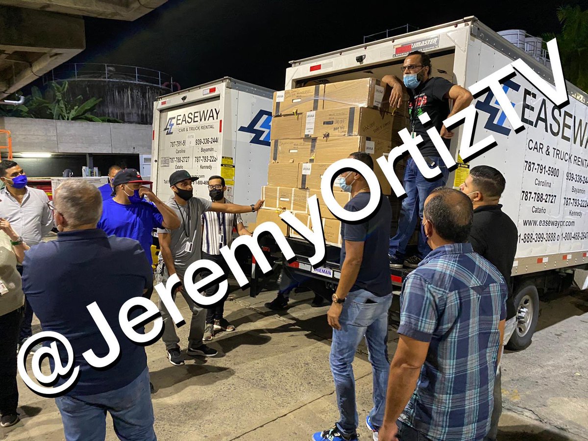 JeremyOrtizTV's tweet photo. #AHORA: Llegan dos camiones con maletines al Coliseo Roberto Clemente. Alegadamente son los que denunció Charlie Delgado como que aparecieron hace un rato. Conversamos en exclusiva con la presidenta alterna de la CEE. ¡Sintoniza #TelenoticiasPR a las 8 PM! https://t.co/8YJTT9CuaW