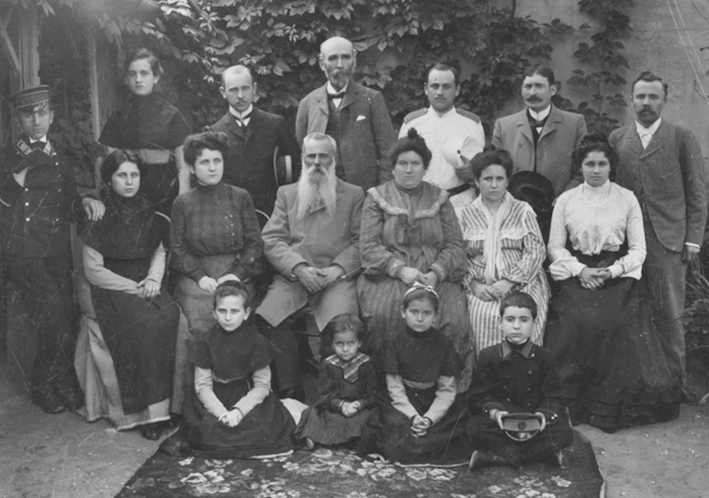 IsraelinIreland's tweet photo. One who helped spread the word and wrote a book on the atrocity was Michael #Davitt (centre, back with a Kishnev Jewish family) who remarked on his return to #Ireland that what he had learned and seen in #Kishinev would haunt him to his dying day.
https://t.co/Gz0oNoyZwG https://t.co/naw1NA1S9O
