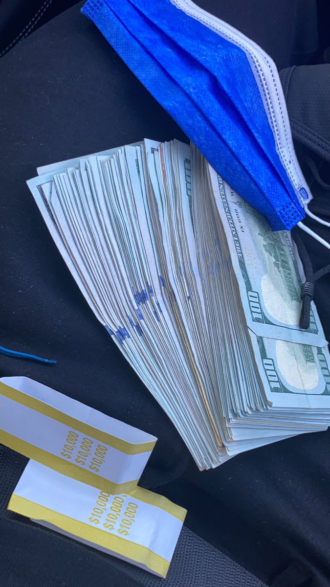 IamMRMOSELY's tweet photo. And you nigga still broke😭😭😭 https://t.co/5Y4jtgrFmR