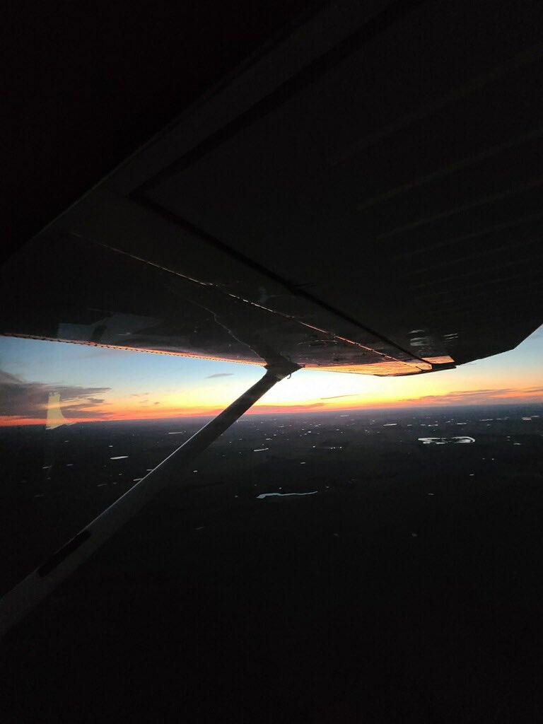 SDHighwayPatrol's tweet photo. Nights like these are the best. Good weather with a great sunset! #keepSDsafe #AviationUnit #HP500 https://t.co/E97IG5ElPt