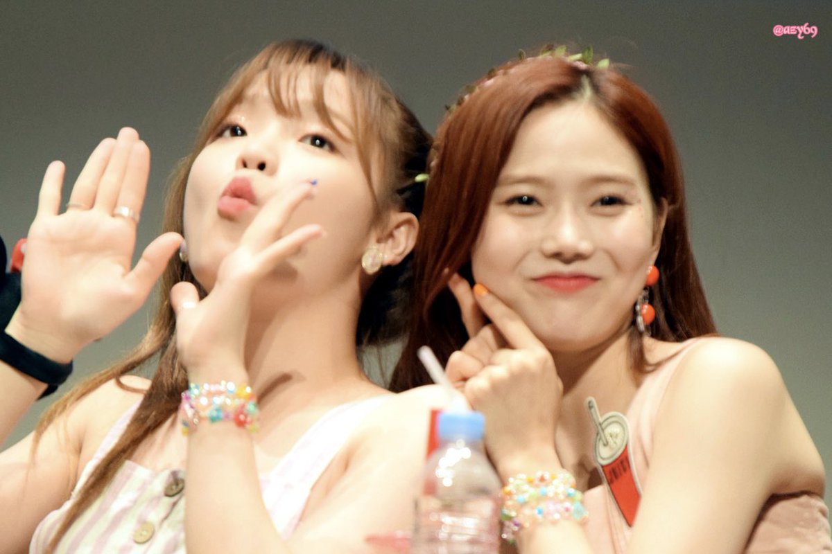 azy69Loona's tweet photo. かわいいなぁ〜🥰🥰

#MAMAVOTE  #ohmygirl https://t.co/TuyQp9RKiB