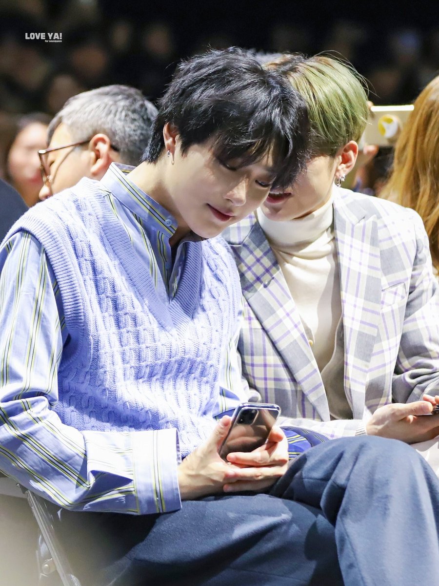 _cwoodzjune's tweet photo. แฟชั่นโชว์มีเรื่องให้ยิ้มได้ขนาดนี้เลยหรอ #โชฮัน𓃡𓃠 https://t.co/Asri2X1Q7L