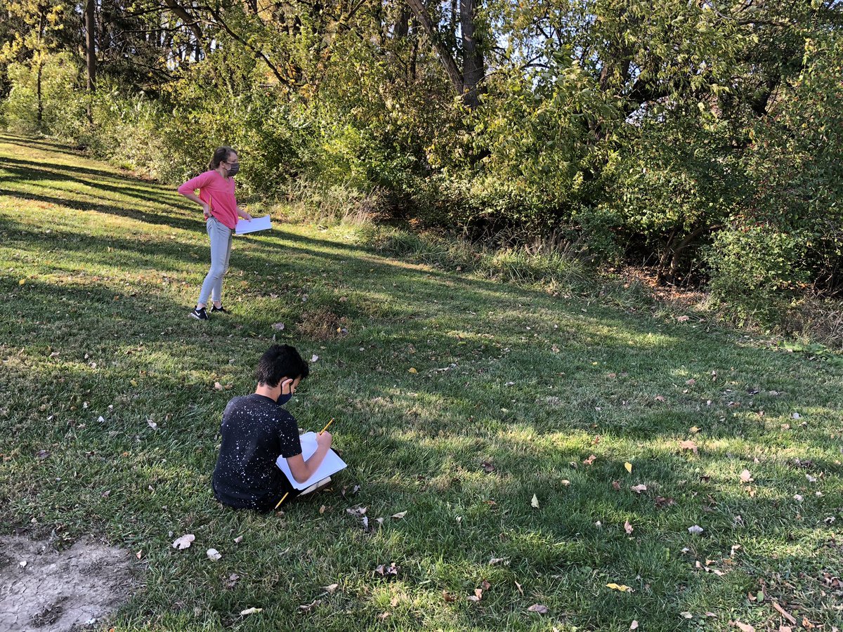 becksbunch3's tweet photo. We read about scientists William Beebe and John James Audubon who were naturalists and like to observe their environment.  Students then went outside to observe and take notes about their surroundings.  @RidgewoodES https://t.co/1aRnLEqfe6