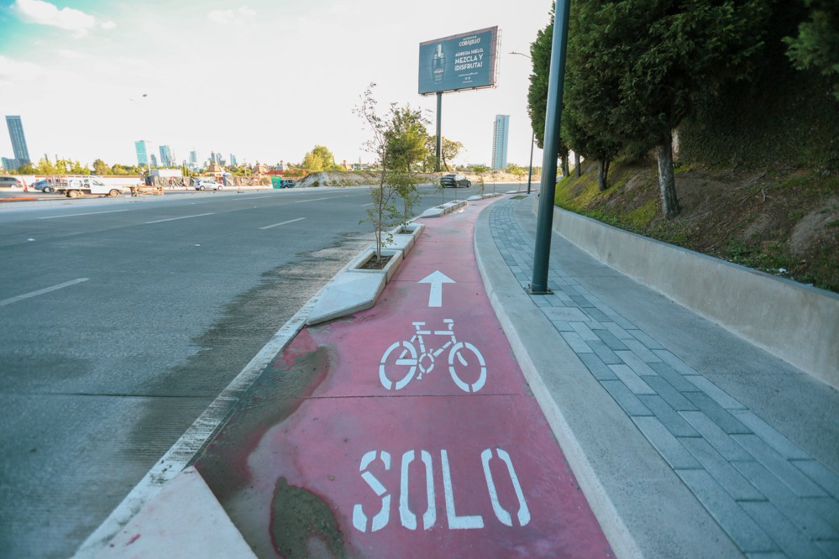 EnriqueAlfaroR's tweet photo. Hace un año nos comprometimos a transformar a fondo, y de una vez por todas, una de las principales vialidades de la ciudad, dejar atrás años de promesas y convertirla en la obra de movilidad integral más grande en la historia de Jalisco: #MiMacro Periférico. https://t.co/YKimSL9rZg