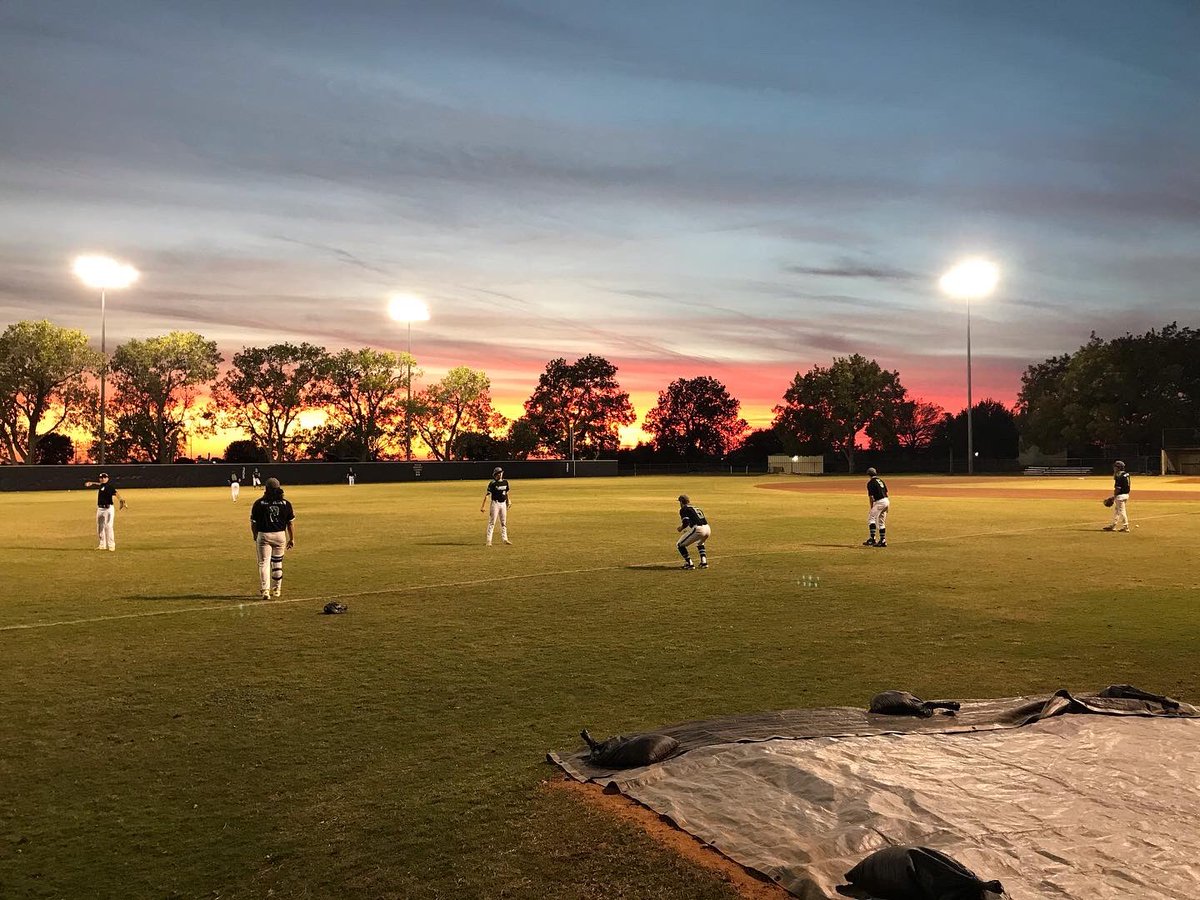 kkmclaughlin2's tweet photo. Little baseball on a Wednesday!! #actionbaseball #180performancecenter https://t.co/204vE56NBk