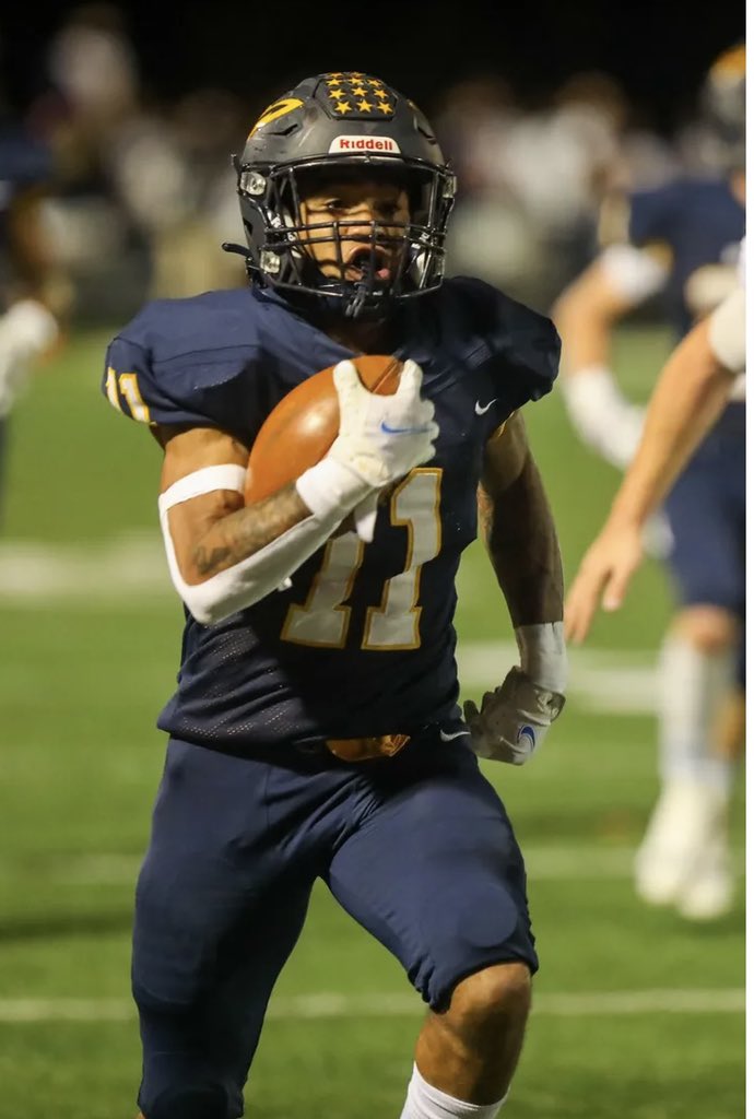 _TellyTellz's tweet photo. •Sophomore yr/1x Starter  - 64 carries 1,023 Yrds 15.9 Ypc - 12 catches 280 yrds      
•Junior yr/ 2x Starter - 75 carries 873 yrds 11.6 ypc - 15 catches 280 yards 
•Senior yr/ 3x starter - 116 carries 1,615 yrds 13.9 ypc - 9 catches catches 119 yrds https://t.co/SBtxbQmB98