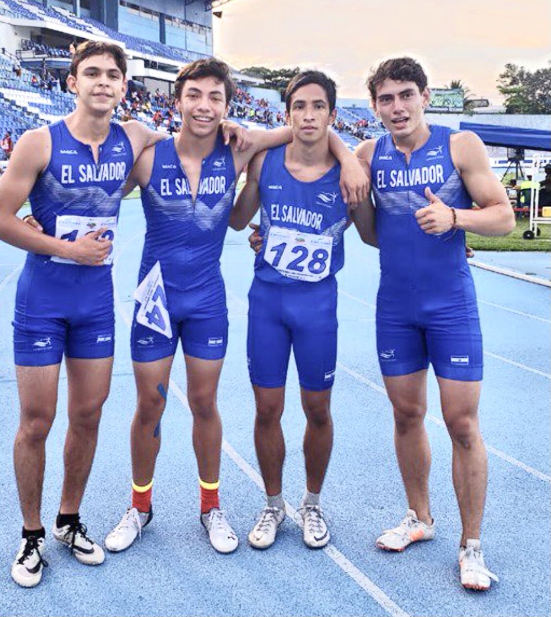 brenroad8's tweet photo. Flaquitos, guapos, #chacalitos  hay de todo, pero todos #machos y #reatudos  #morritos con tremendos #bultos https://t.co/ybuWKXyK8A