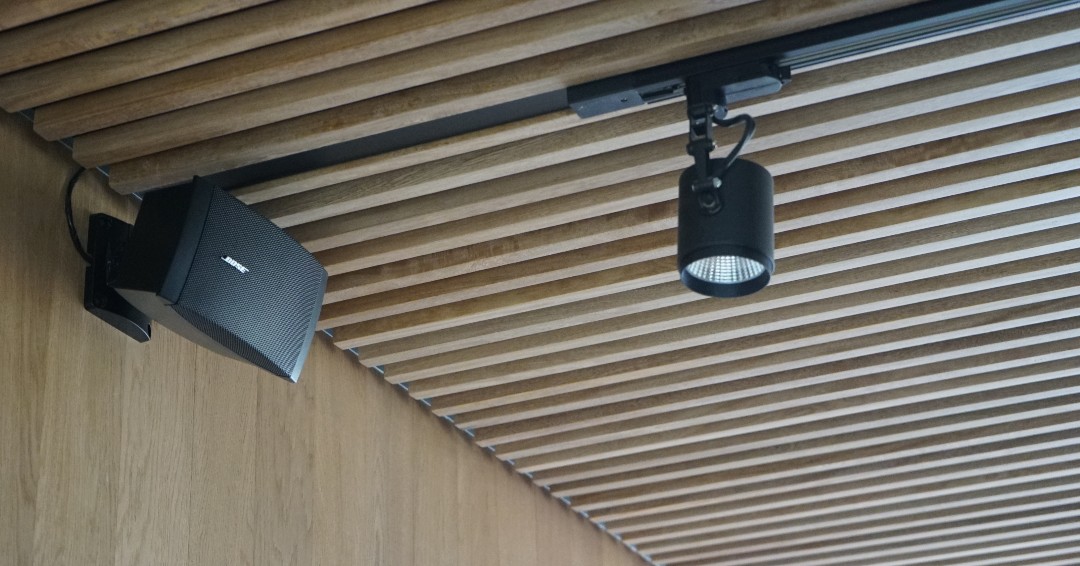 Estudios confirman que al unir la tecnología con un diseño innovador de oficinas hace más atractivo el espacio de trabajo. Mayor eficiencia y ahorros consistentes. Contáctanos para mayores informes.

#Intélite #domótica #smarthomes #casasinteligentes