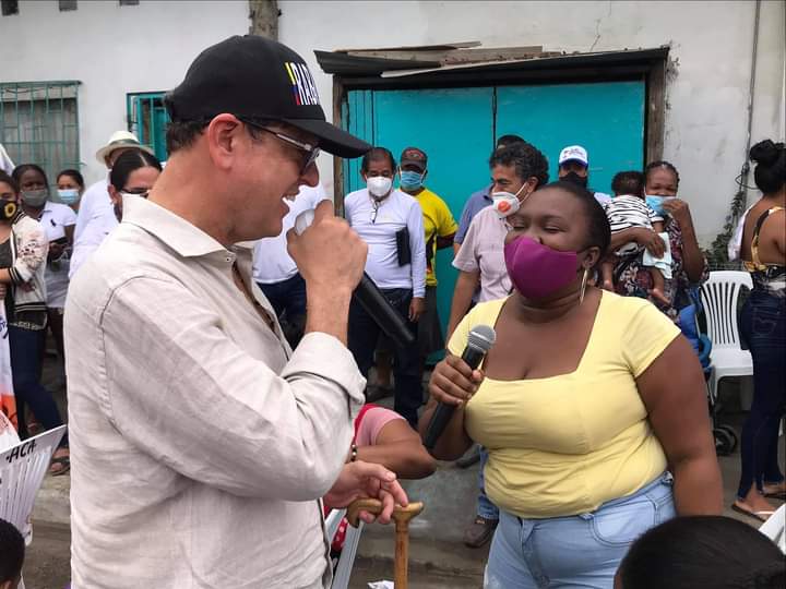 MEPlus05's tweet photo. 🔴 Hoy estuvimos acompañando a @rabascallcarlos en un recorrido en el sector de las #Malvinas en Guayaquil, donde tuvo un caluroso recibimiento por parte de los habitantes de este pupoloso sector. Quedó demostrado que todos son #Uno ☝🏻🧡

#ArauzRabascall
#MovimientoPlus https://t.co/kl80NJjLED
