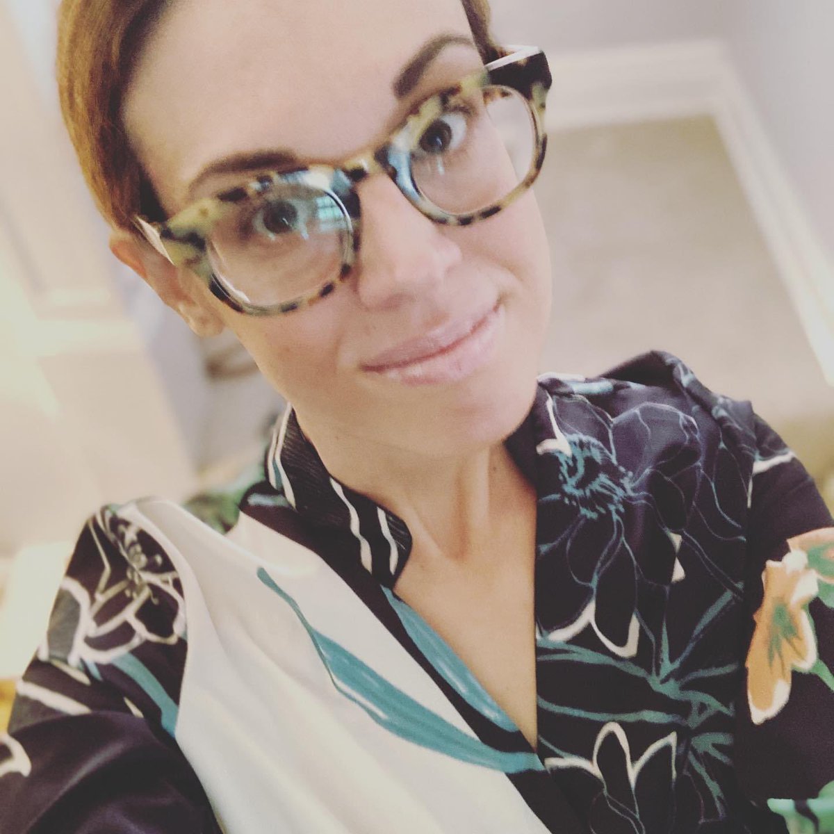 It’s #womenownedwed - and we could all use some calm. That’s where Natalie Wise comes in with Pink Moon Candles! Her beautiful reiki-infused candles smell as amazing as they look. Cheers to you, Natalie!  pinkmooncandles.com