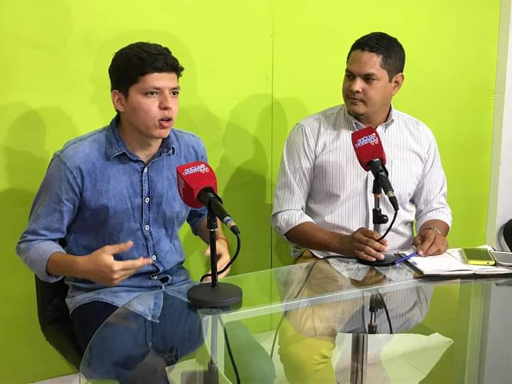 MEPlus05's tweet photo. 🔴 @CamiloChico1 y @anaraffo1 tuvieron una entretenida entrevista junto a Johnn Anthonny Herrera Espinoza, del medio Señal Positiva TV, donde dieron a conocer su propuestas y planes de trabajo para el beneficio de todos los ecuatorianos 🇪🇨 

#LaJuventudEnMarcha 
#ArauzRabascall https://t.co/6S9xglrVt3