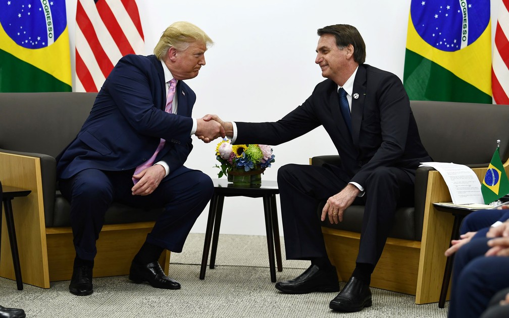 g1's tweet photo. Cenário de vitória de Biden gera clima de abatimento no governo Bolsonaro. Leia no blog do Camarotti ==> https://t.co/prpl1m5mS7 #G1 https://t.co/swpYAB9EIX