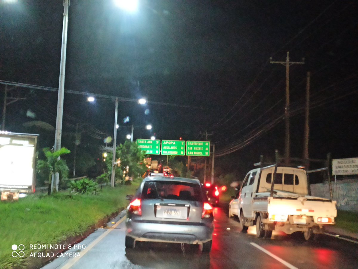 Tráfico casi detenido desde sector de La Gloria hacia redondel Integración. Buscar otras vías hacia Quezaltpeque, Nejapa y Apopa @eltraficosv_ <a href="/alertux/">Alértux El Salvador</a> <a href="/YoReportoSV/">Yo Reporto SV</a>