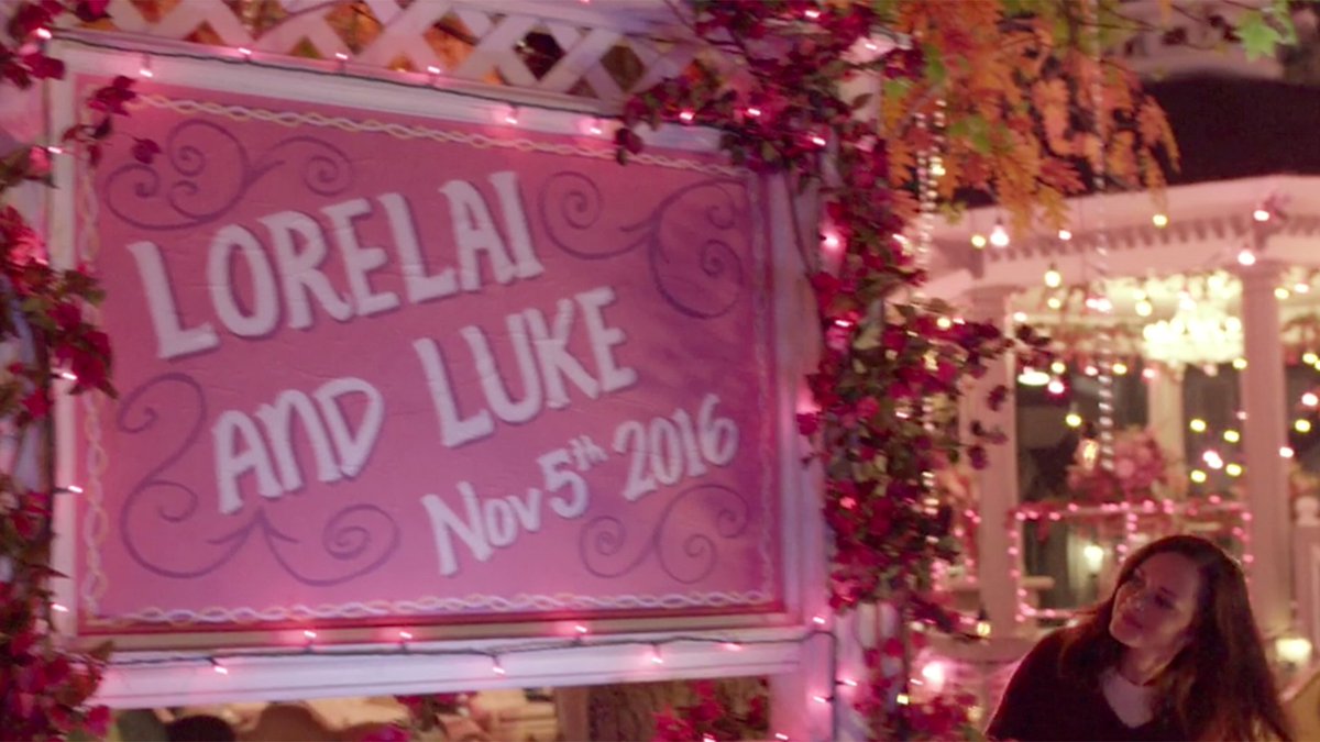 crazyGGlady's tweet photo. 5th November - what comes to mind? Bonfire night? The start of another lockdown? The election chaos continuing?

Nope! GG fans know it's Lorelai and Luke's 4th anniversary ❤️🥰

#LorelaiGilmore #LukeDanes #gilmoregirls #javajunkie #reflectinglight https://t.co/wpbjjrLdba