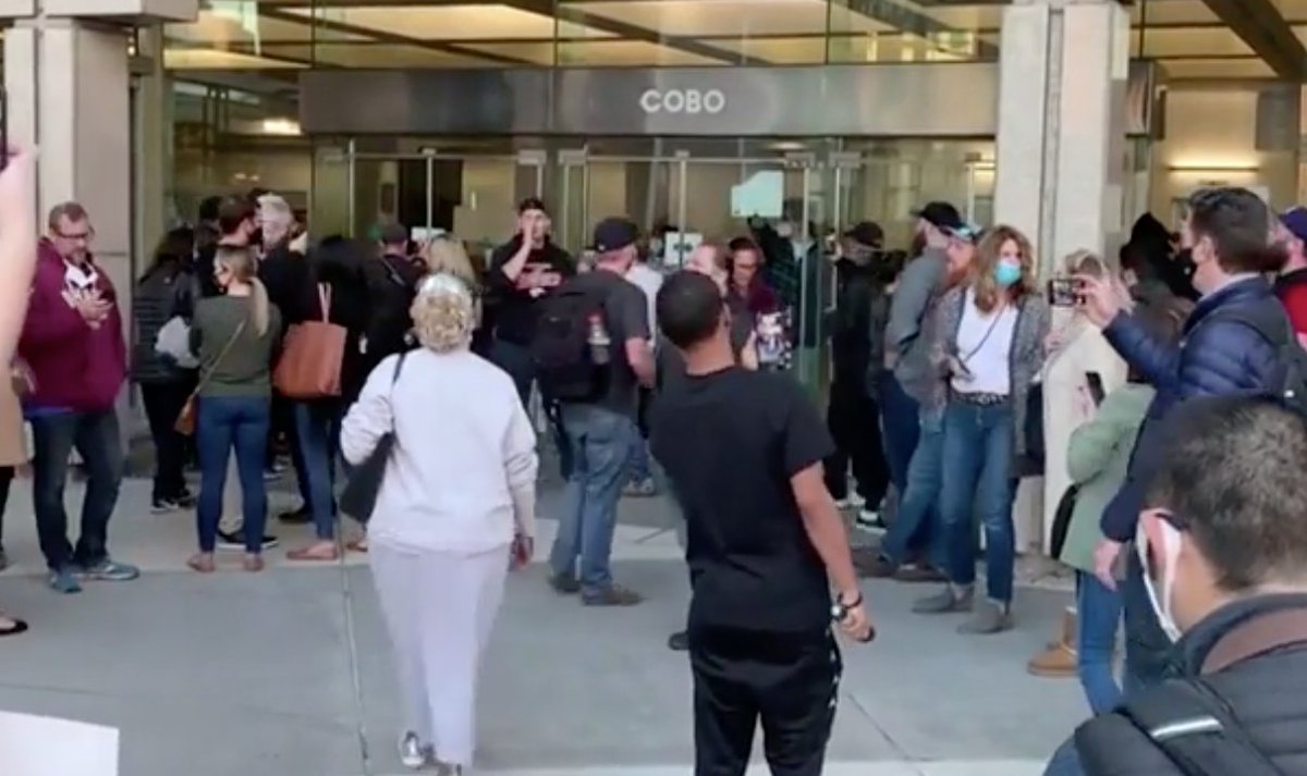 Independent's tweet image. 'Stop the count': Crowd tries to storm Detroit convention centre independent.co.uk/news/world/ame…