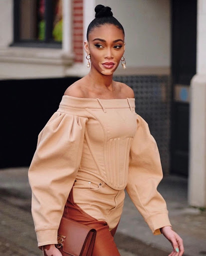 Winnie Harlow and the abyssal skate (Bathyraja ishiharai) are stunning in this neutral color palette look. This deepwater skate is known from only a few specimens from southwest Australia! Ever heard of them?: M. Stehmann, ICHTHYS