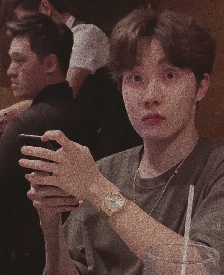 vantearz's tweet photo. o hoseok NO AUGE DA BELEZA https://t.co/ceIybtzn35