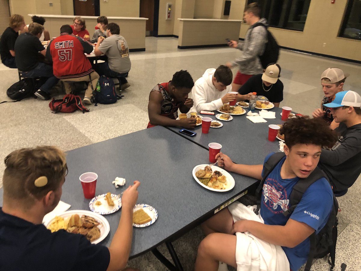 Thank you All Clean Cleaning & Restoration for the meal served to the Toombs County Football team! Thank you All-Clean for supporting our student athletes!#BeBetterTogether #beadog #ToombsCountyHighSchool #toombsfootball #toombsfootball1