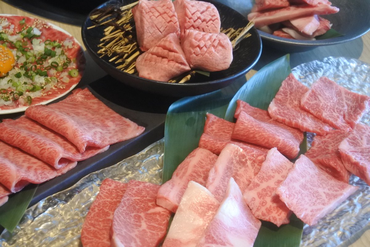 五反田の和牛焼肉屋 焼肉うしお 肉会 月一ですが この価格でなかなか食べられないコースをご用意します 旬の食材も使い もっと 食 を楽しんで頂きたいと思いつくりました 11月17日 火 日 金 1日2組限定 御1人様 5 000円 税別 料理長 市川