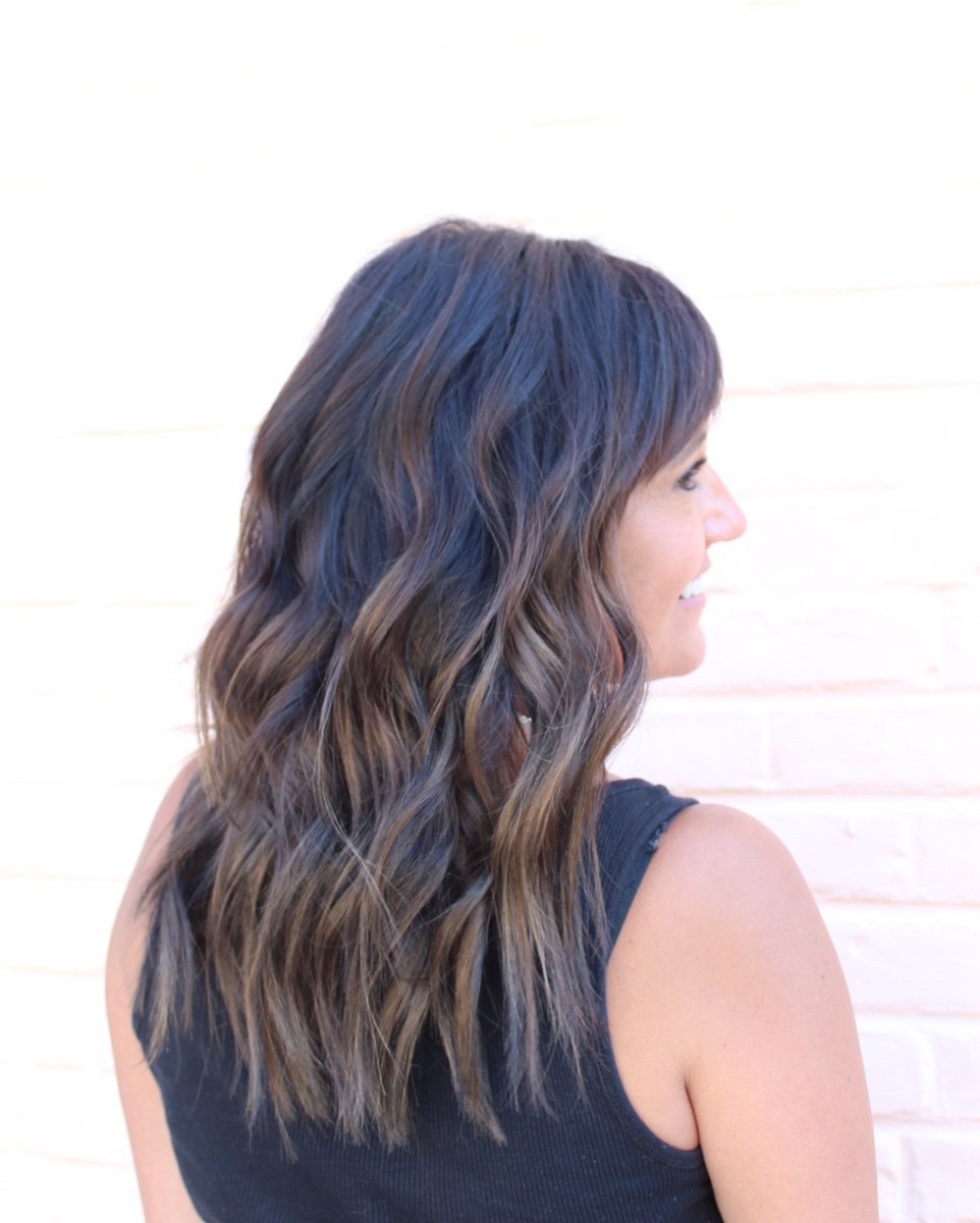 “A woman who cuts her hair is about to change her life.” - Coco Chanel 
•
Do you agree? 
•      
#welsymourino #ellestylerva #hair #color #balayage #paintedhair #nbr #hairideas #hairinspo #rva  #virginia #rvastylist #rvahair #virginiabeachstylist #vahair #dchair #dcstylis