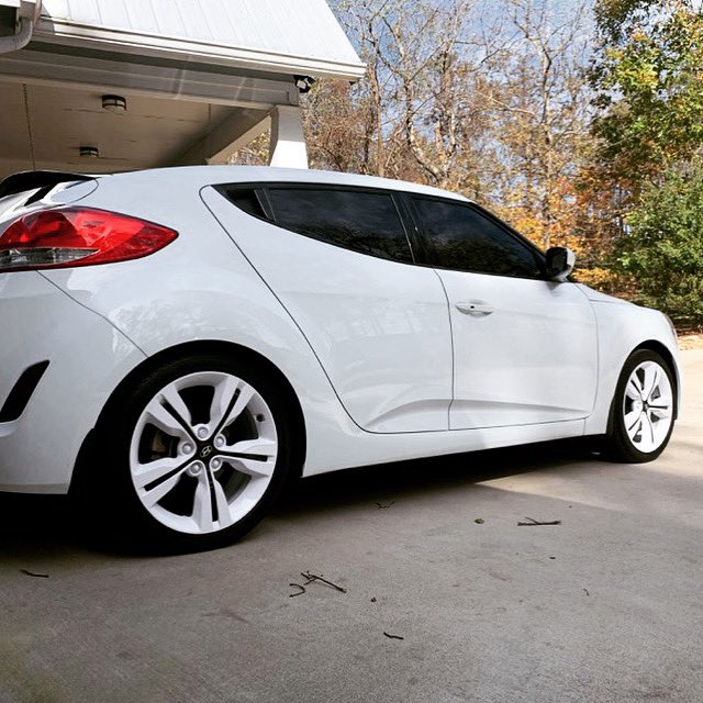 Arcpowdercoat's tweet photo. Hyundai Veloster wheels powder coated in gloss white 🔥🔥🔥 #arcpowdercoating #powdercoat #powdercoating #powdercoated #powdercoatnation #custompowdercoat #powdercoatedwheels #custompowdercoatedwheels #hyundaiveloster #veloster #velosternation #velosterporn #glosswhite https://t.co/YvgOaC6lQ9
