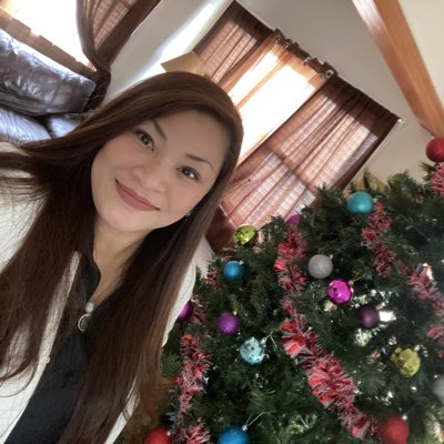 lizziehershey's tweet photo. #NewProfilePic https://t.co/ElkIyChlS5