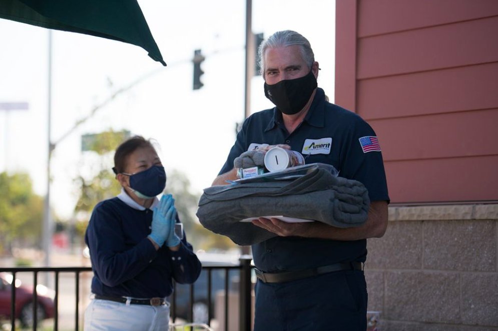 TzuChiUSA's tweet photo. This past weekend, #TzuChiNorthwest volunteers drove far out to distributed $8.9K in relief &amp; more after the #SlaterFire - benefitting 20 separate households staying near Highway 5 in #ReddingCA &amp; #YrekaCA. Help us #DoMore for families after #wildfire: https://t.co/LM9CNmySEZ https://t.co/l9DH8dtkfa