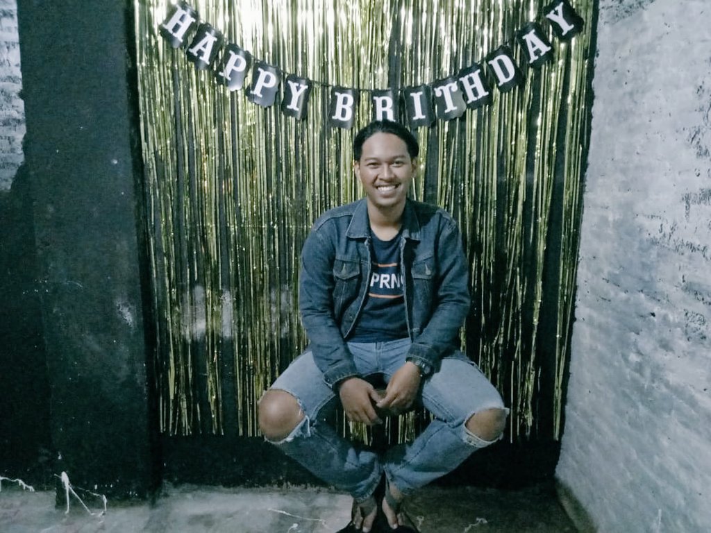 Tolebbbbb_'s tweet photo. Happy birthday for me, gv me all the best god🔥 https://t.co/9JfhaL3Ci8