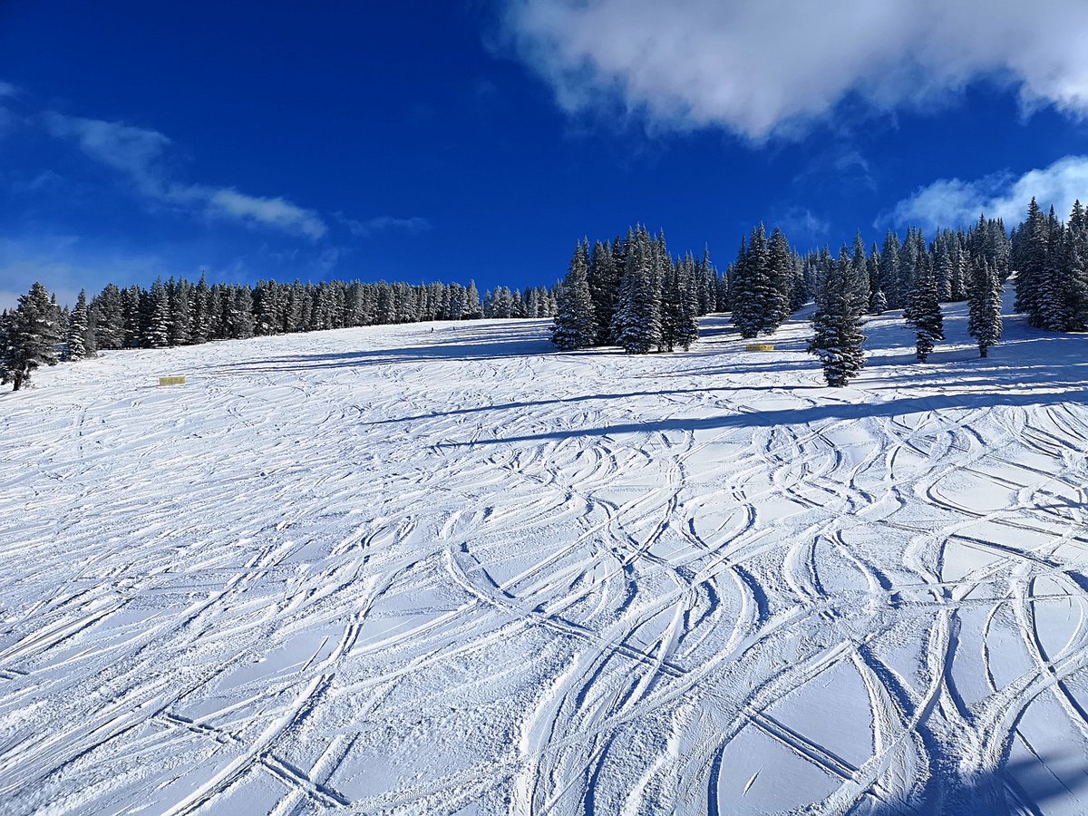 SkyRunVail's tweet photo. Planning to ski in CO for a couple of days? Consider saving and getting a 1 - 7 day Epic pass, then you can make pass holder reservations to lock in early access to the slopes! 🏔️ https://t.co/yYFTS8xV4U