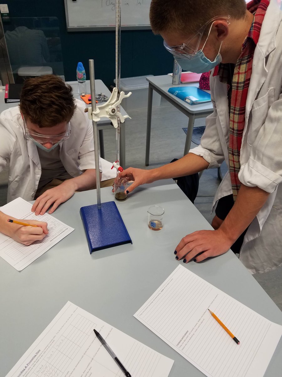 dbis_sci's tweet photo. Year 12 have been investigating whether the amount of Vitamin C is higher in fresh Orange juice or Juice made from concentrate #biology #VitC #SciEd https://t.co/rPVzBj7zm1