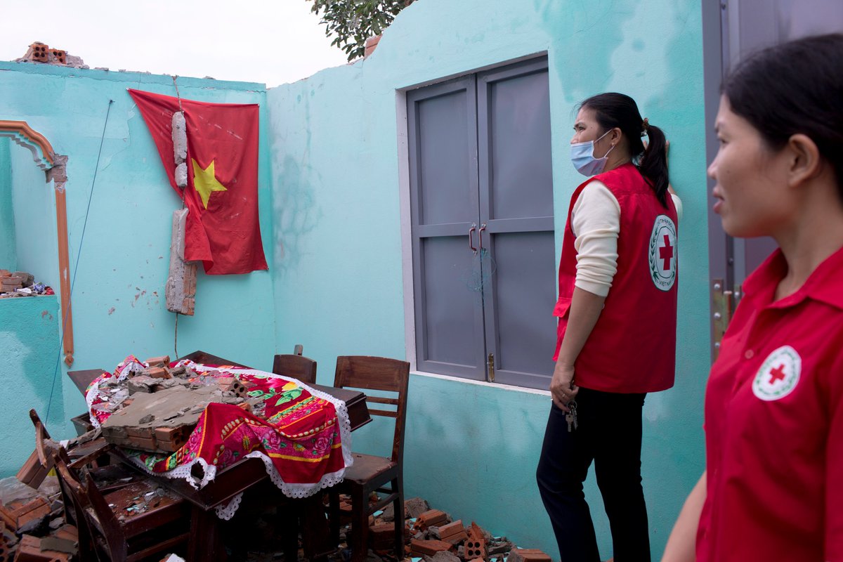 IFRCAsiaPacific's tweet photo. Severe flooding and storms in #Vietnam have swamped the homes of millions of people, many already struggling to cope with loss of livelihoods due to the #COVID19 pandemic. 

Viet Nam Red Cross #volunteers and staff are there to help. https://t.co/9hAhyjTi50