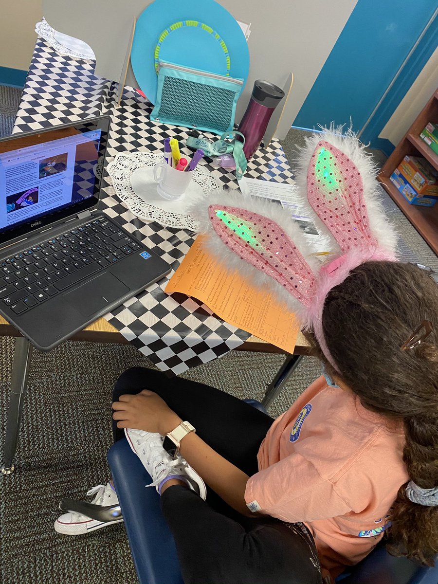 GrowinWithOwen's tweet photo. “We’re all mad here!” 🎩 Analyzing visual elements has never been more fun! #iteach5th #AliceInWonderland #AReadersWonderland #dleproud #madhattersteaparty @DreamLakeApopka https://t.co/LZzCjBxN0y