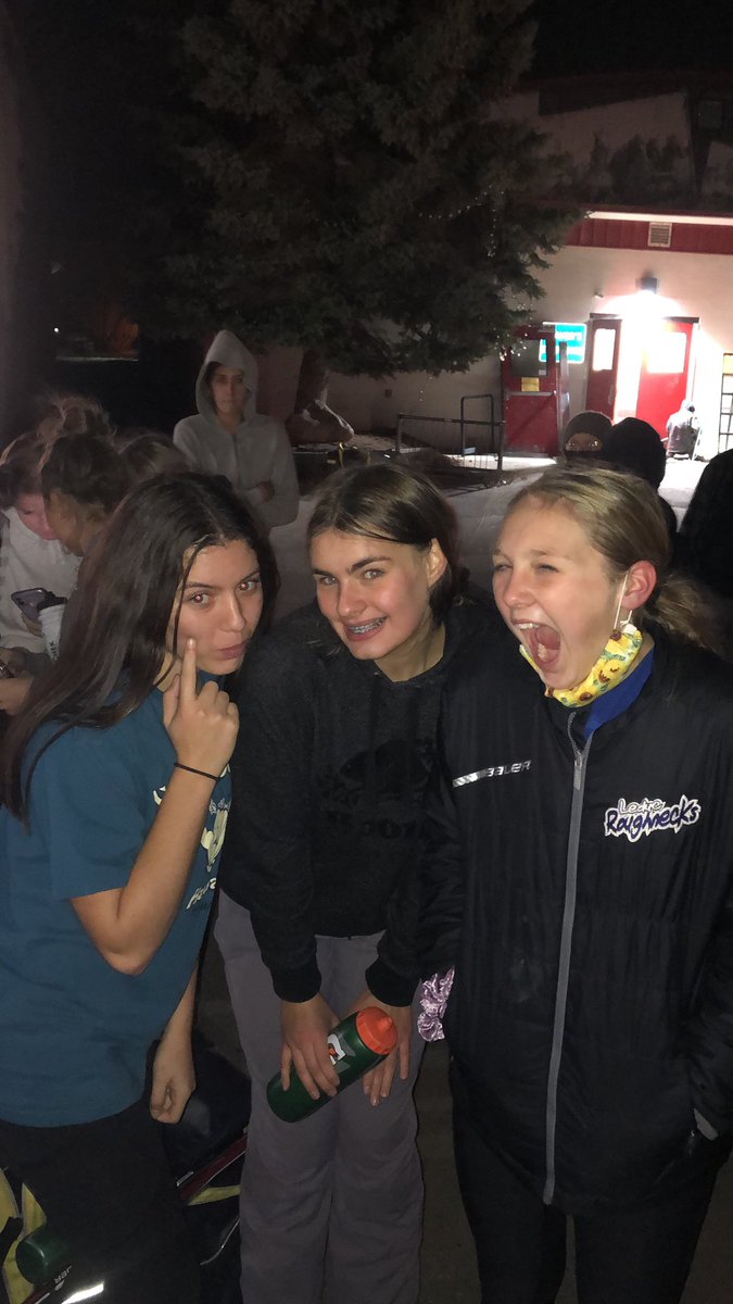 dessa58445831's tweet photo. #lovemykidssomuch #lol #coolmom #poolparty #mightkillthemlater #camando #aids https://t.co/QJQwbzX9Pg