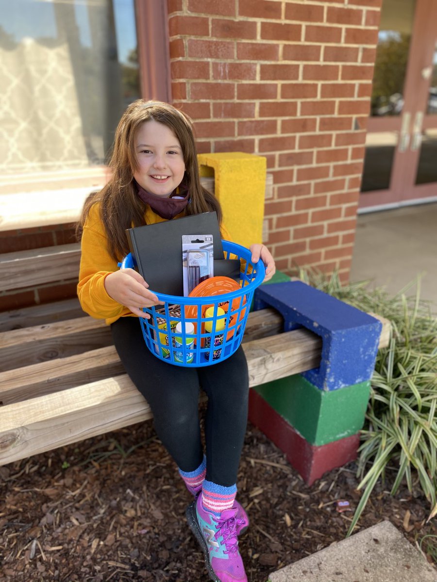 #DFL Coupon Book Art Contest winners &amp; their fabulous prizes!  Mr. Menefee Is so proud of these students! <a href="/Jeanheise1/">Jean ☮️</a> <a href="/KnoxSchools/">Knox County Schools</a> <a href="/charitymenefee/">Charity Menefee</a> <a href="/DFLLibrary/">Dogwood Library</a> <a href="/DFLDogwoodES/">@DFL</a> @aenotess