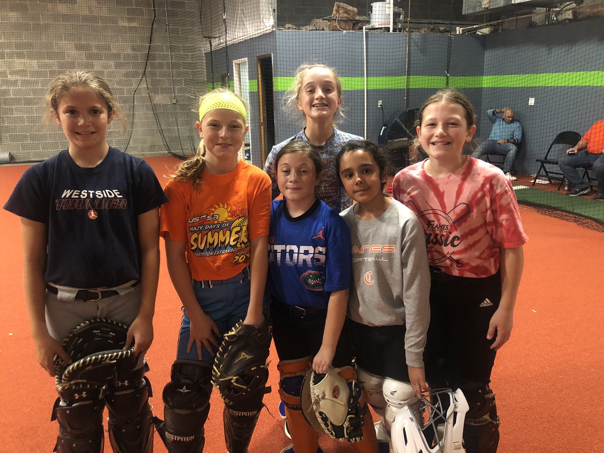 CoachJackieSB's tweet photo. They came to work ❤️💪🏻🥎 https://t.co/9Z1hl2z2XE