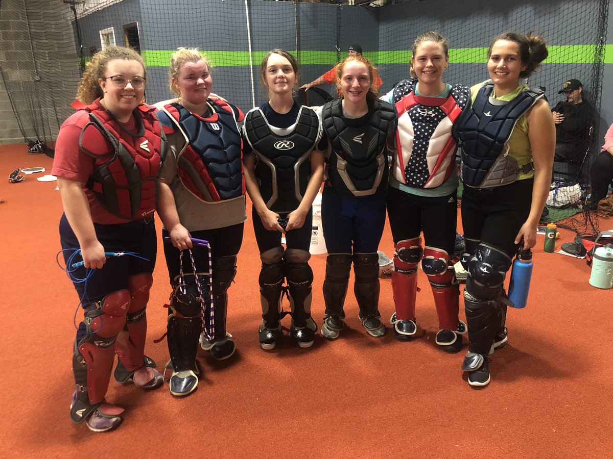 CoachJackieSB's tweet photo. They came to work ❤️💪🏻🥎 https://t.co/9Z1hl2z2XE