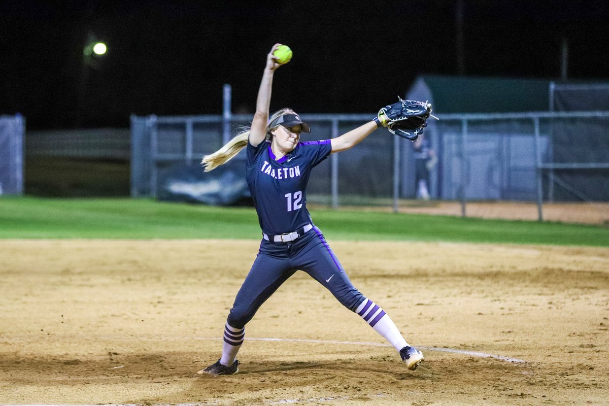 TarletonSB's tweet photo. We've got a ππππππππππ here π₯ π₯
π£ Purple 1οΈβ£
β« Black 0οΈβ£
Five innings home
#TexanNation | #WinnerTakesFall https://t.co/nI3nObnKf7