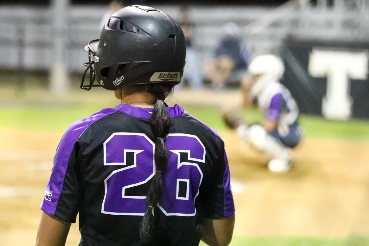 TarletonSB's tweet photo. We've got a ππππππππππ here π₯ π₯
π£ Purple 1οΈβ£
β« Black 0οΈβ£
Five innings home
#TexanNation | #WinnerTakesFall https://t.co/nI3nObnKf7