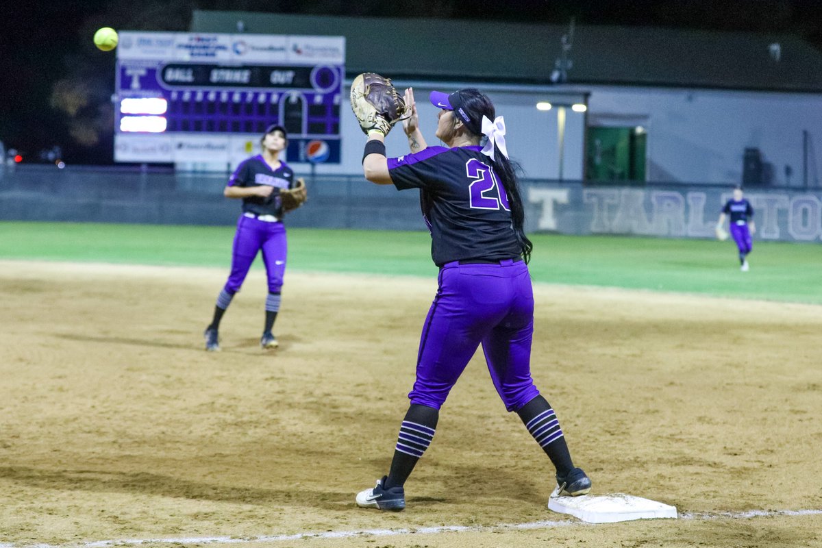 TarletonSB's tweet photo. We've got a ππππππππππ here π₯ π₯
π£ Purple 1οΈβ£
β« Black 0οΈβ£
Five innings home
#TexanNation | #WinnerTakesFall https://t.co/nI3nObnKf7