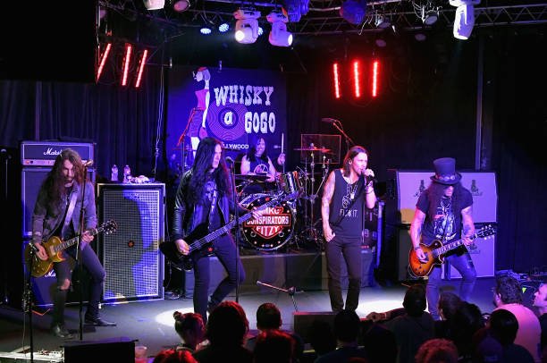 SlashEgypt's tweet photo. @slash &amp; #SMKC perform onstage at Whisky a Go Go on September 11, 2018 in West Hollywood, California.

📸 by Neilson Barnard https://t.co/qfPFJtiLi2