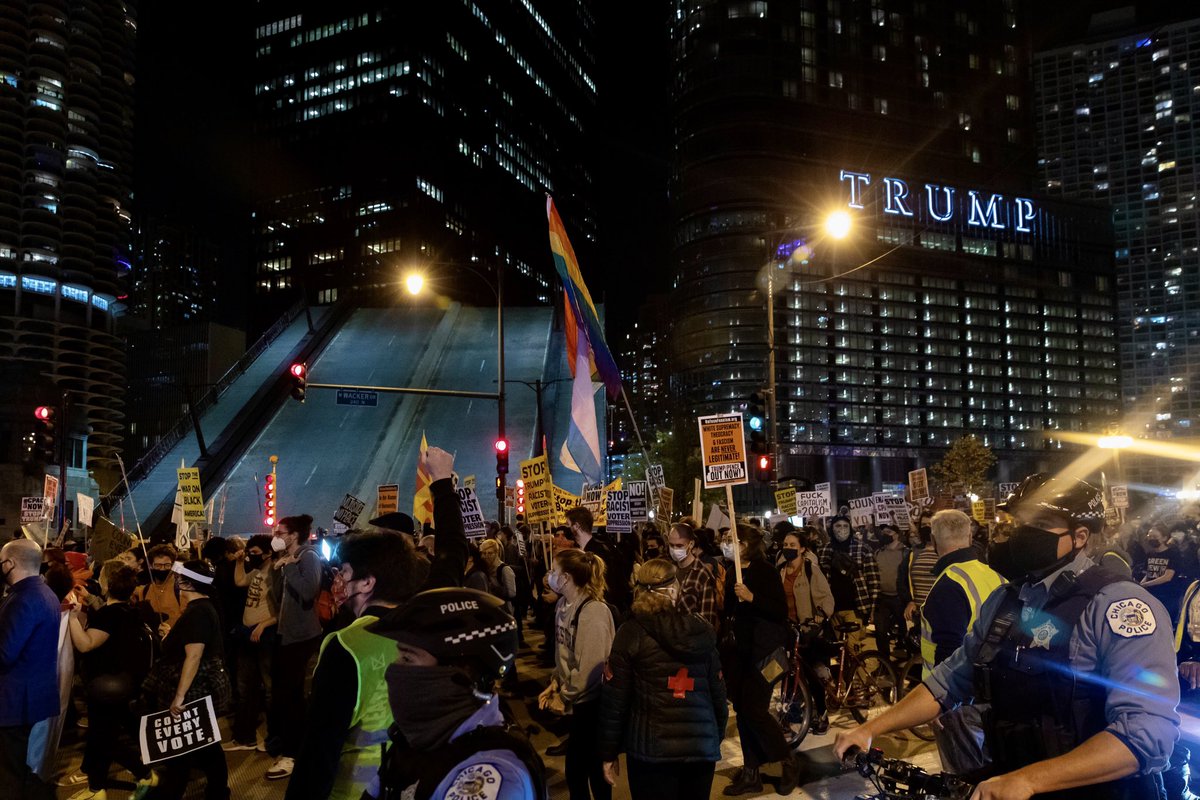 vashon_photo's tweet photo. PHOTOS: Chicago Post-Election Protest. 

“Trump Out! Power to the People! Post-Election Protest for a People's Mandate” 

#ChicagoProtests #DefundThePolice #CPACNow #StopEvictions #HousingForAll #HealthcareForAll #IncomeForAll https://t.co/YNpCvpqbOx