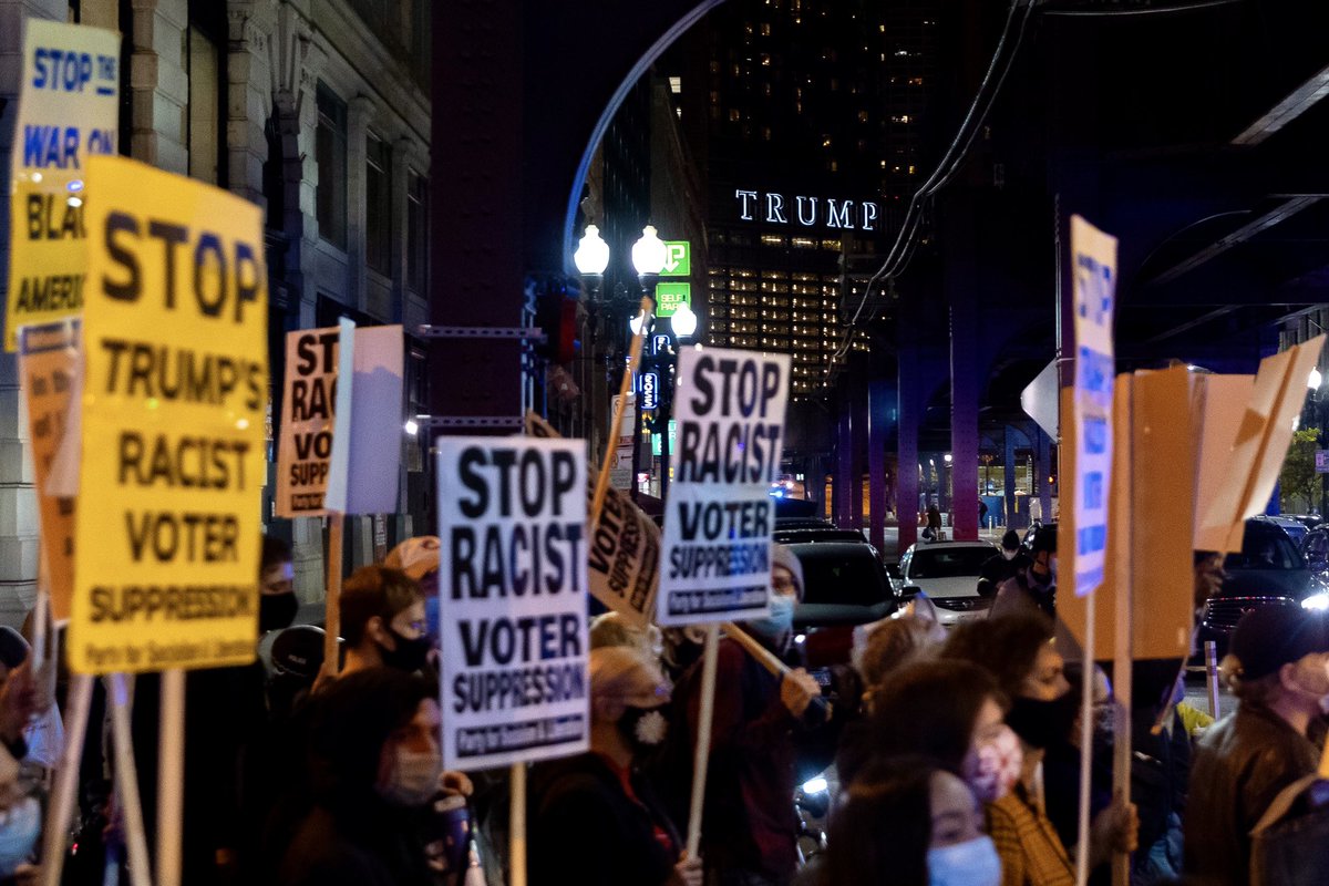 vashon_photo's tweet photo. PHOTOS: Chicago Post-Election Protest. 

“Trump Out! Power to the People! Post-Election Protest for a People's Mandate” 

#ChicagoProtests #DefundThePolice #CPACNow #StopEvictions #HousingForAll #HealthcareForAll #IncomeForAll https://t.co/YNpCvpqbOx